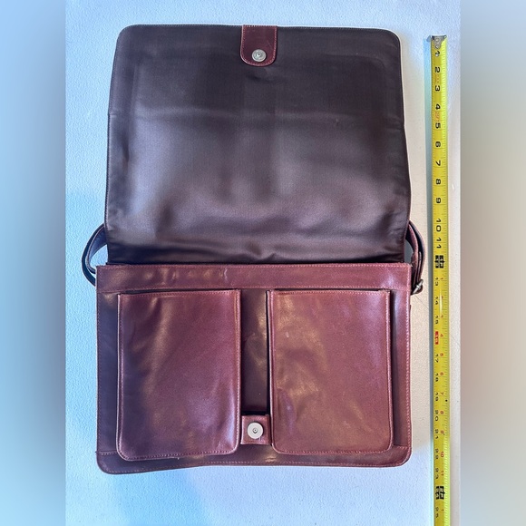 VINTAGE | 1980’s Wilsons Leather M. Julian Brown Preppy Messenger Bag - Picture 2 of 9